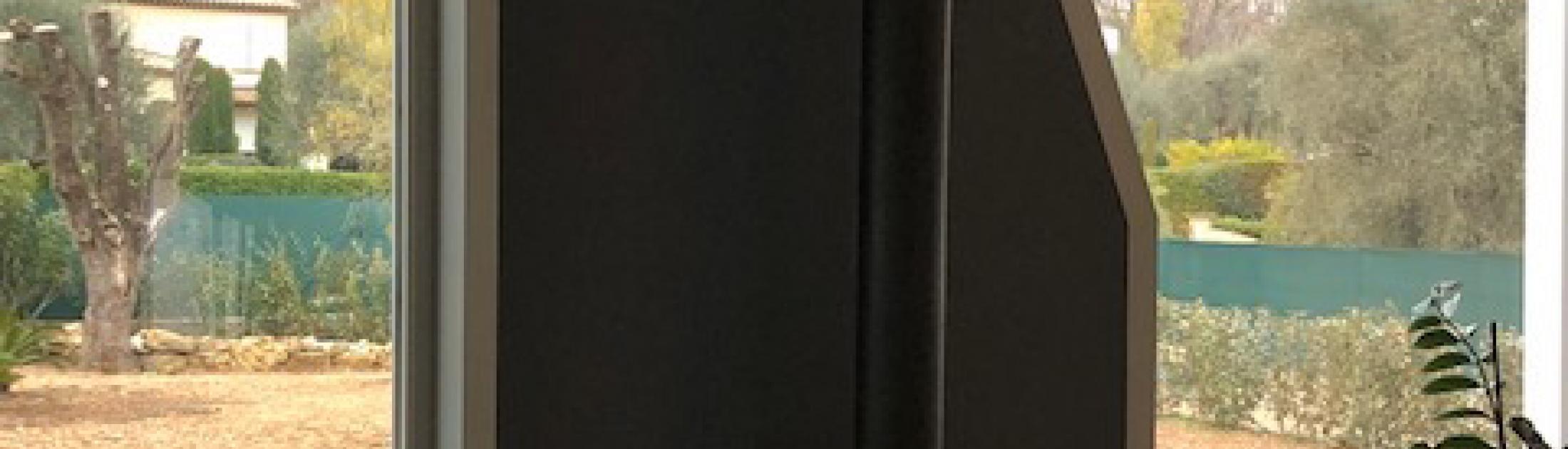 Pose d'un poêle à bois BLACK PEARL de la marque WANDERS par FEU DESIGN à LA CRAU